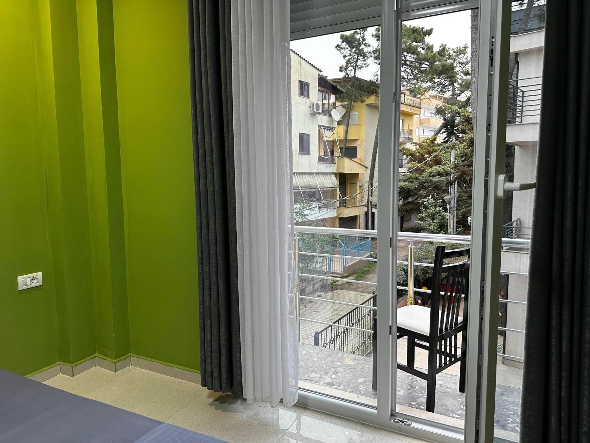Erta Hotel Golem (Tirana)