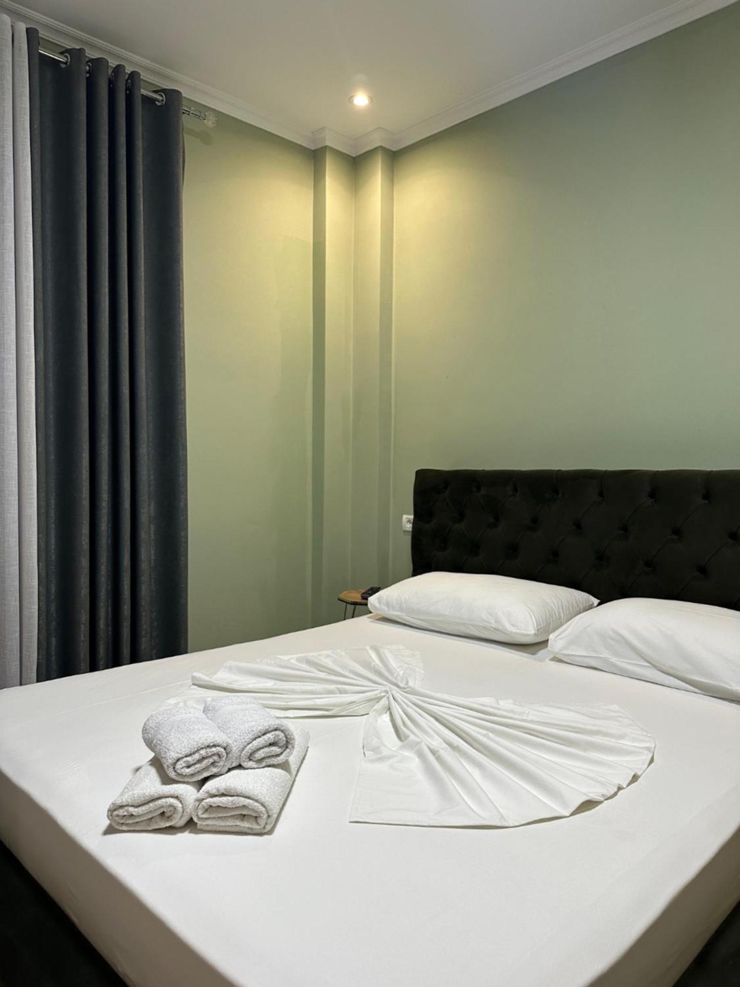 Erta Hotel Golem (Tirana)